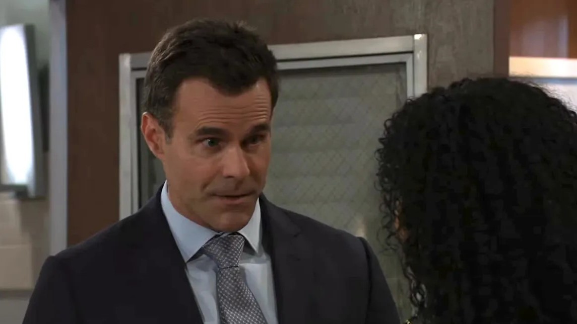 Cameron Mathison as Drew talking to someone in General Hospital