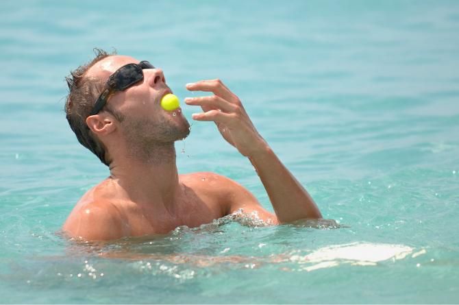 Tom Boonen decides to eat the paddle ball