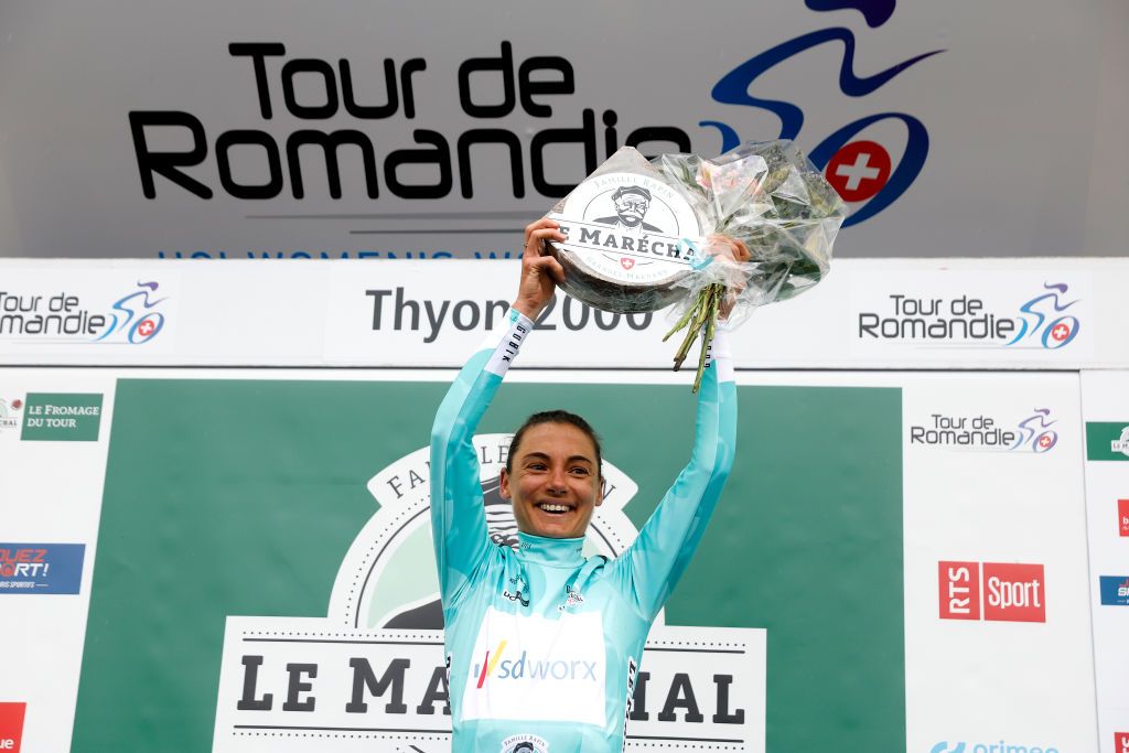 THYON SWITZERLAND OCTOBER 08 Ashleigh Moolman Pasio of South Africa and Team SD Worx celebrates at podium as green leader jersey winner the 1st Tour de Romandie Feminin 2022 Stage 2 a 1045km stage from Sion to Thyon 2089m TDRwomen TDRF on October 08 2022 in Thyon Switzerland Photo by Bas CzerwinskiGetty Images