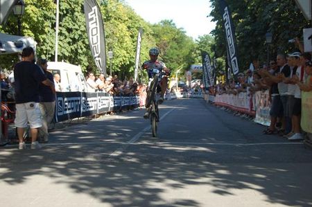 Johnny Cattaneo rides to second.