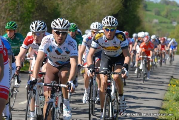 Lloyd Mondory (AG2R La Mondiale) at the head of affairs.