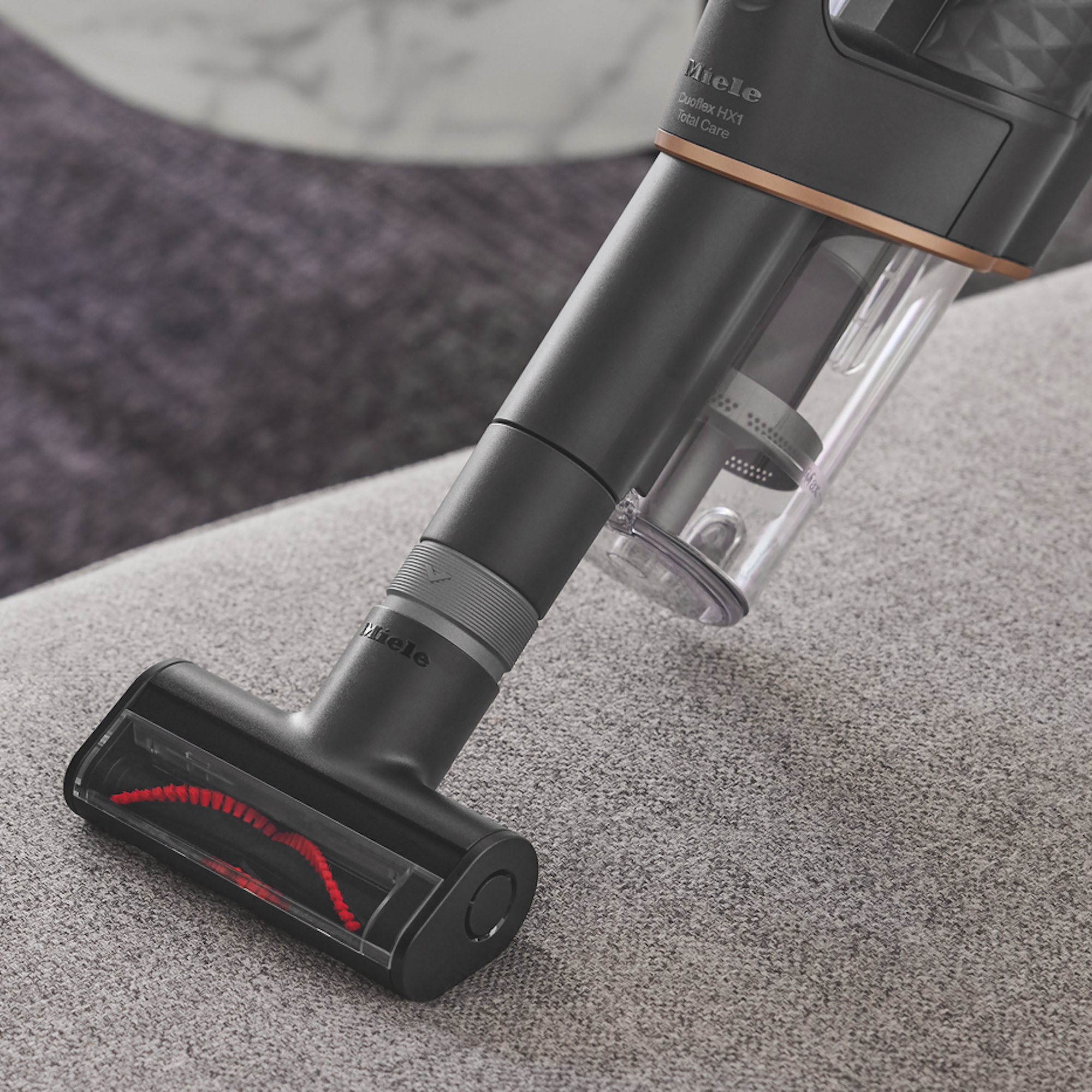 handheld vacuum cleaning sofa