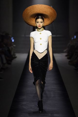 Schiaparelli Haute Couture A/W 2022 runway shot