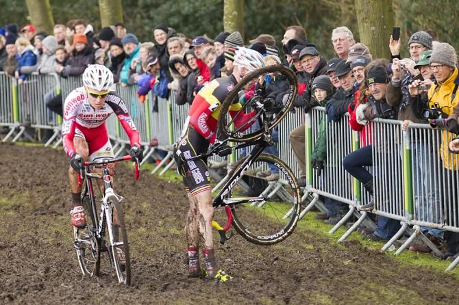 Klaas Vantornout (Sunweb-Napoleon Games) has no luck with his chain