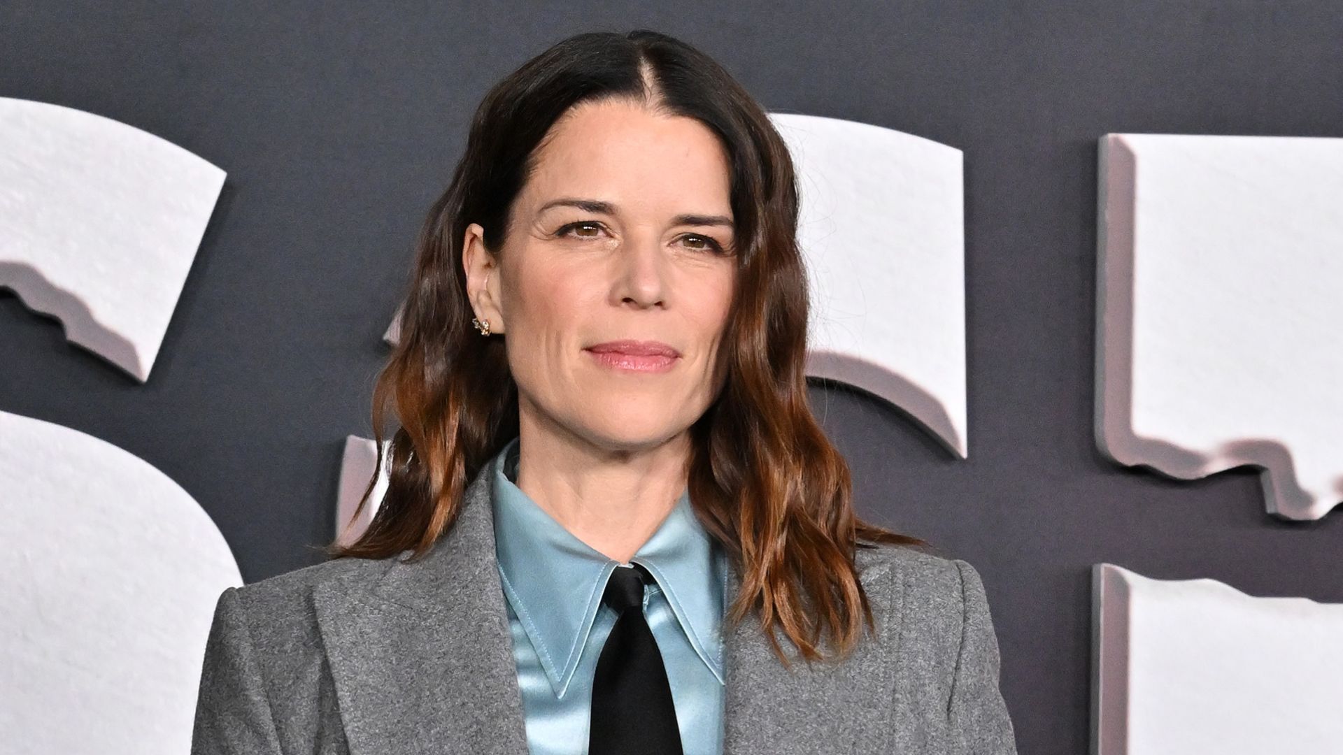 net worth neve campbell - Ilustrasi 2