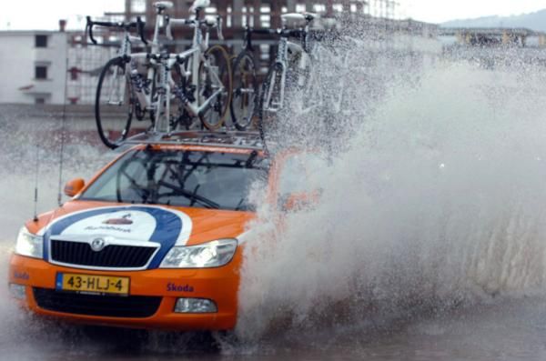 Things get wet'n'wild for the Rabobank team car