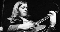 Henry McCullogh solos on his ES-335 in 1971