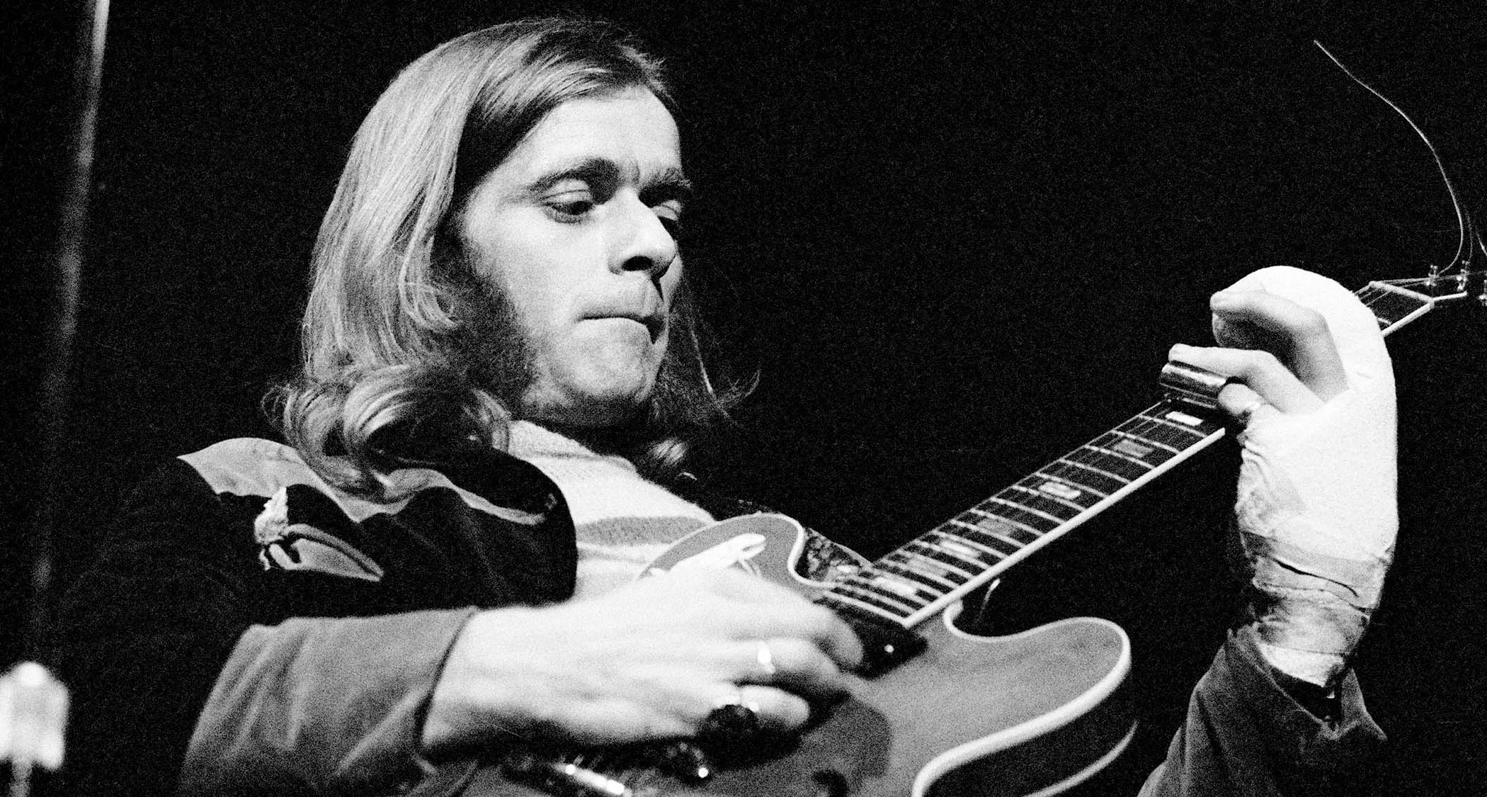 Henry McCullogh solos on his ES-335 in 1971
