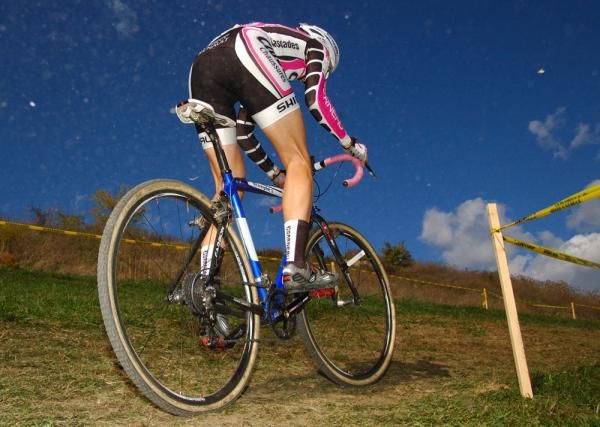 Natasha Elliott (Garneau Club Chaussures-Ogilvy) kicking up some dust on the climb.