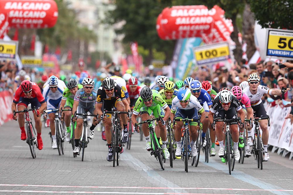 Top sprinters race for the finish line