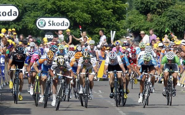 Mark Cavendish (HTC - Columbia) hits the front and turns on the jets.
