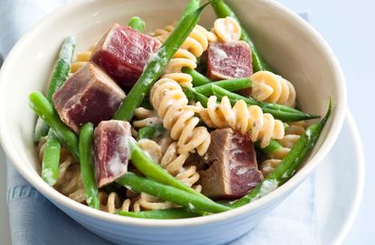 Low-calorie tuna pasta