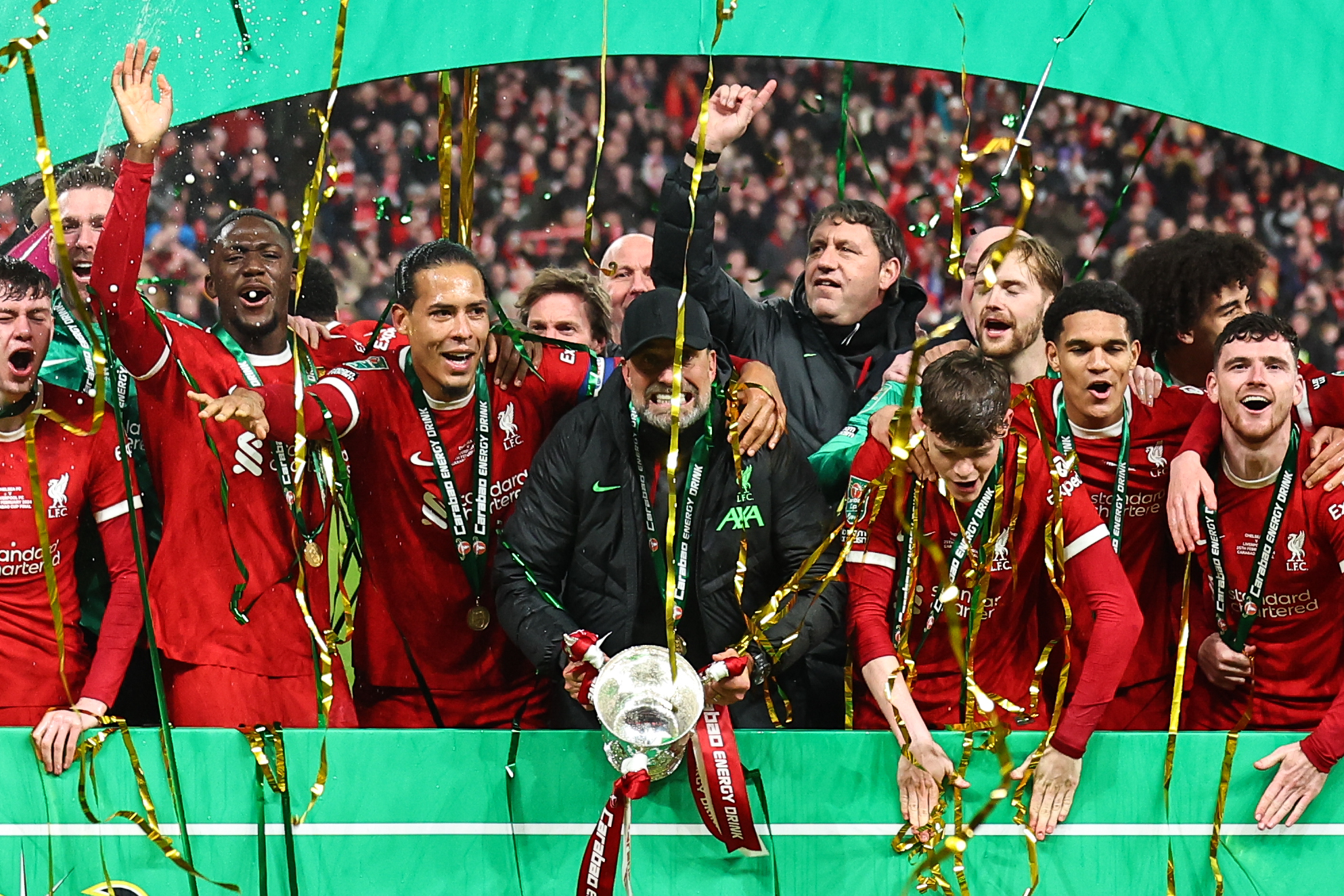 Jurgen Klopp and his Liverpool players celebrate winning the Carabao Cup in February 2024.