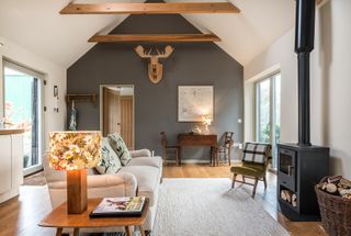 A cozy modern farmhouse style living room