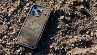 ROKFORM Crystal case protecting iPhone 15 on rocks