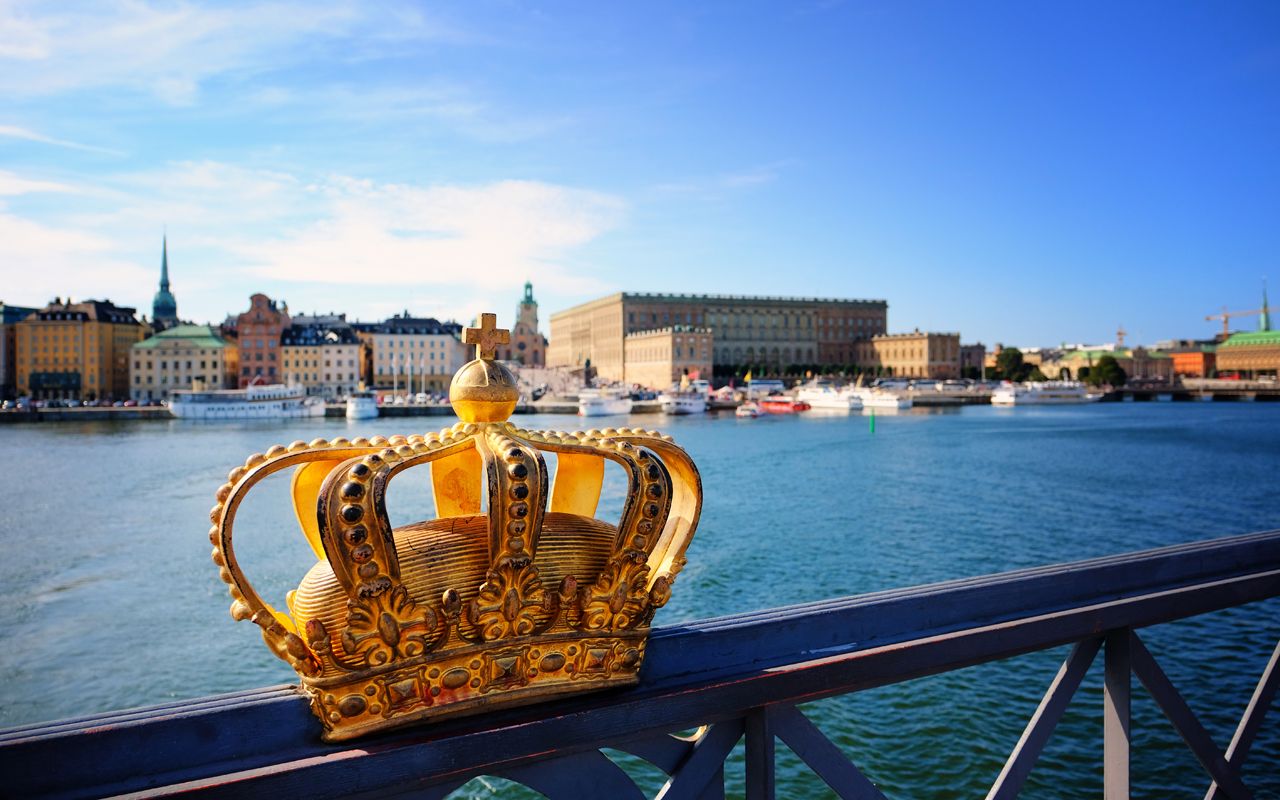 Stockholm is often called the Venice of the North because of the numerous waterways, and the bridges that traverse them.Here on Skeppsholmsbron bridge in central Stockholm, it connects Blasie