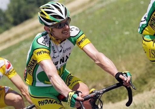 Floyd Landis (Phonak) sits in the bunch