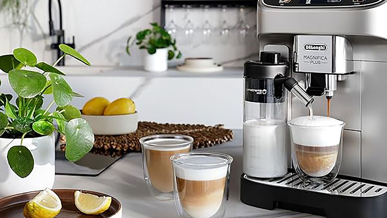 De&#039;Longhi Magnifica Plus coffee machine