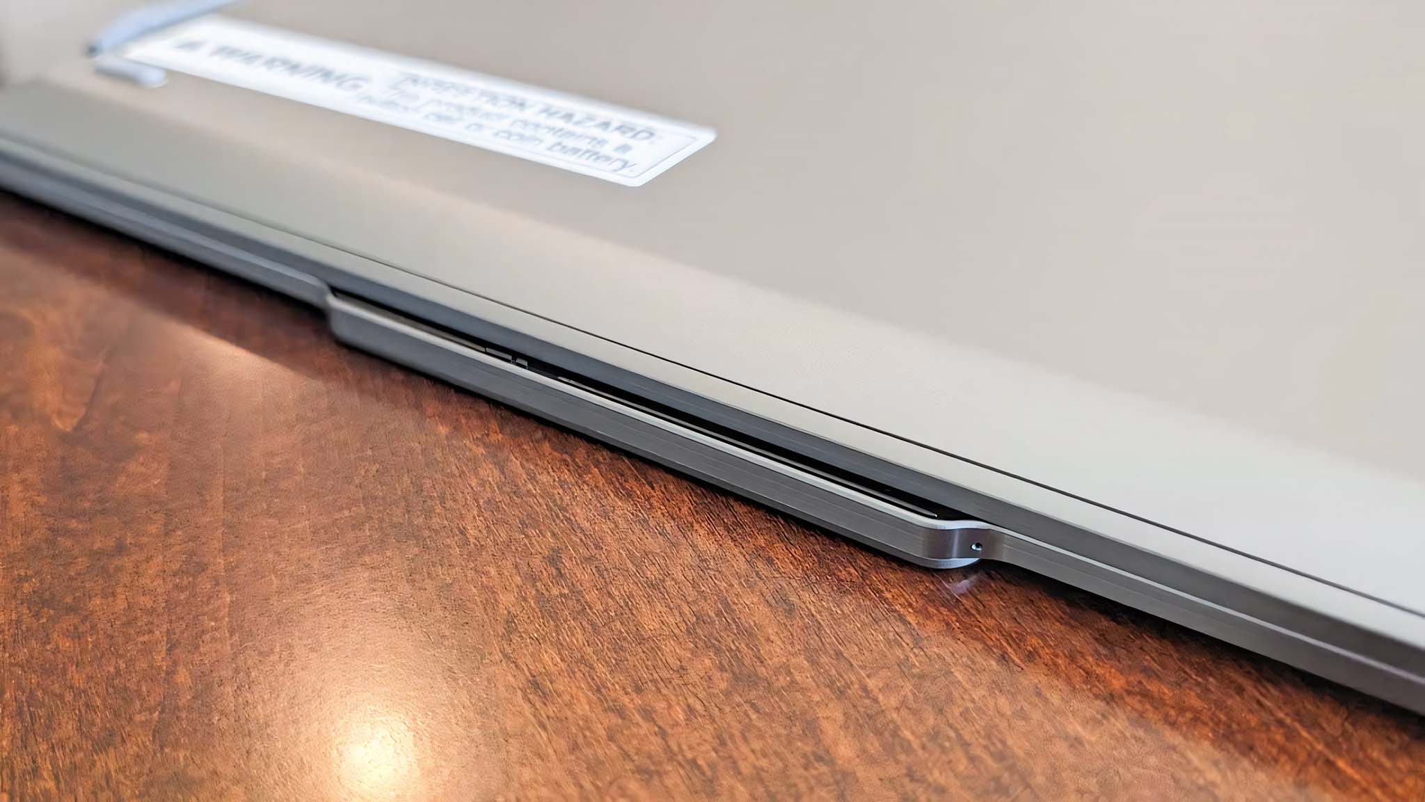 Lenovo ThinkPad X1 2-in-1 Gen 9 lid lip.