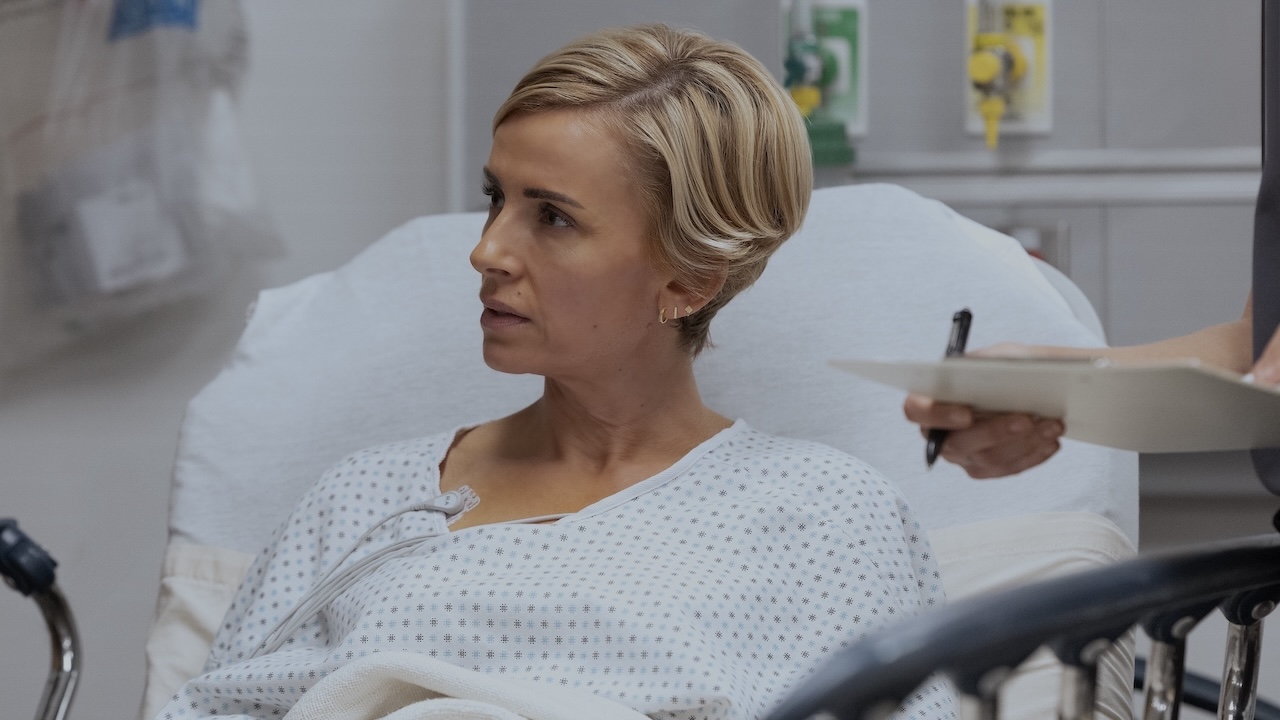 Sara Wyle, Noah Wyle's wife, in The Pitt 213