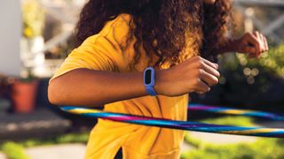Fitbit Proxima Kids Lifestyle Cosmic Blue Backyard Hula Hoop