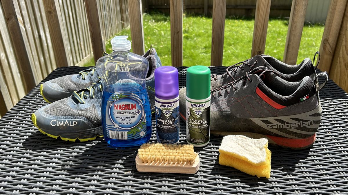 how to clean hiking boots: cleaning setup