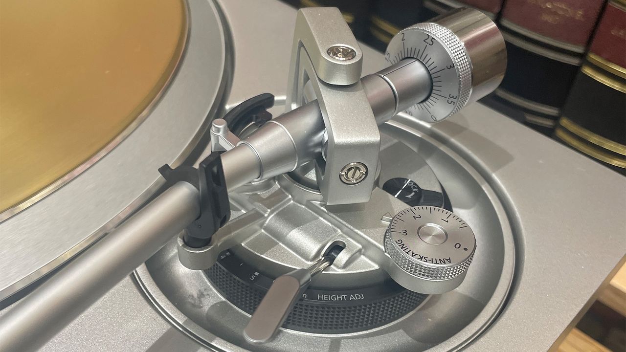 Technics SL-1300G turntable