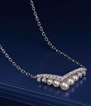 Pearl and diamond necklace Collection