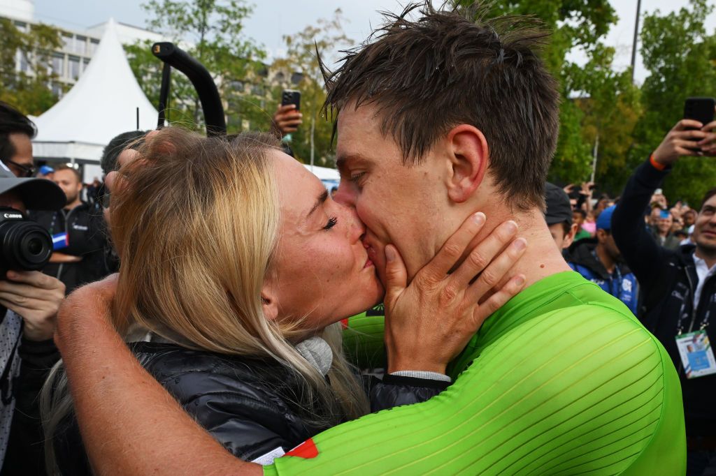 ZURICH SWITZERLAND SEPTEMBER 29 Gold medalist Tadej Pogacar of Team Slovenia R kisses his girlfriend Urska Zigart L during the 97th UCI Cycling World Championships Zurich 2024 Mens Elite Road Race a 2739km one day race from Winterthur to Zurich on September 29 2024 in Zurich Switzerland Photo by Dario BelingheriGetty Images