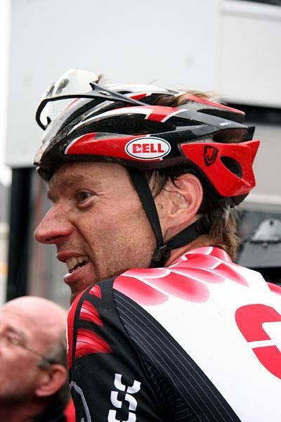 Jens Voigt (CSC ) congratulated his team-mate Fr&auml;nk Schleck as soon as he crossed the line, 6'10 minutes after the Luxembourger claimed victory.