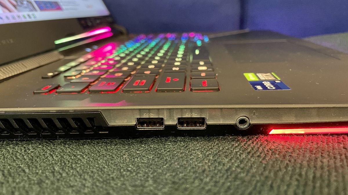 Asus ROG Strix Scar 17 G733Z Review: Pretty Package with OK Gaming