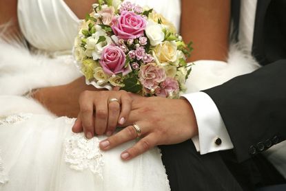 Couples with big weddings report happier marriages