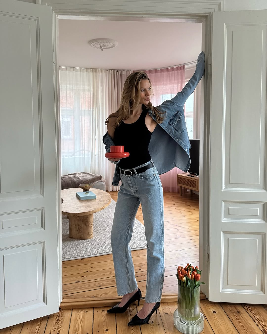 woman wearing vintage levis jeans with denim jean jacket and black tank