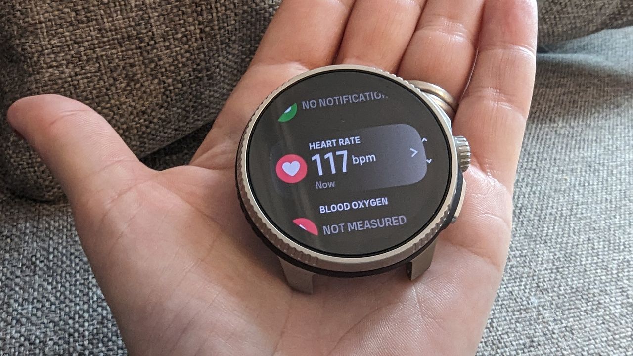 Suunto Race in the palm of the reviewer