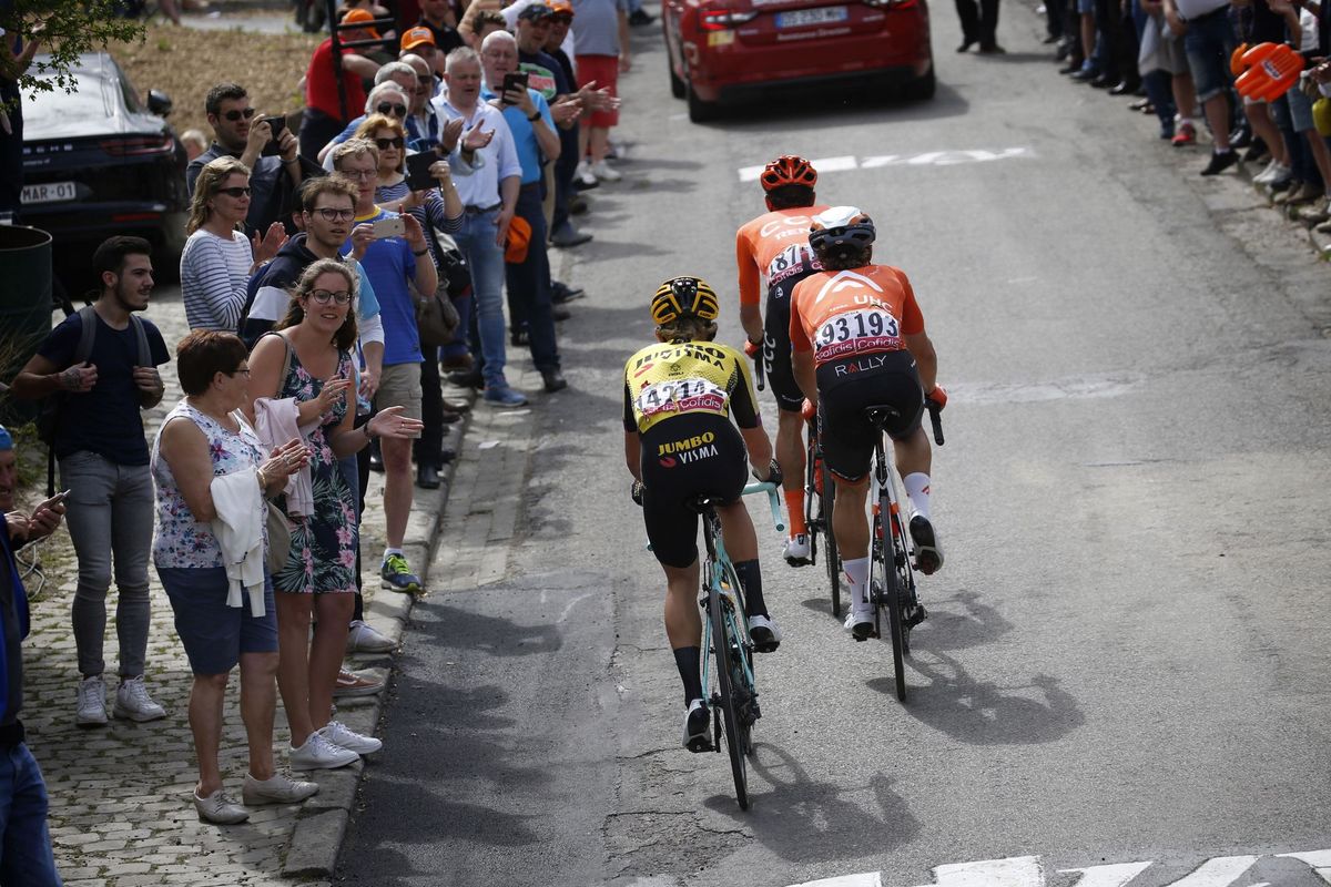The escapees tackle the Mur de Huy.