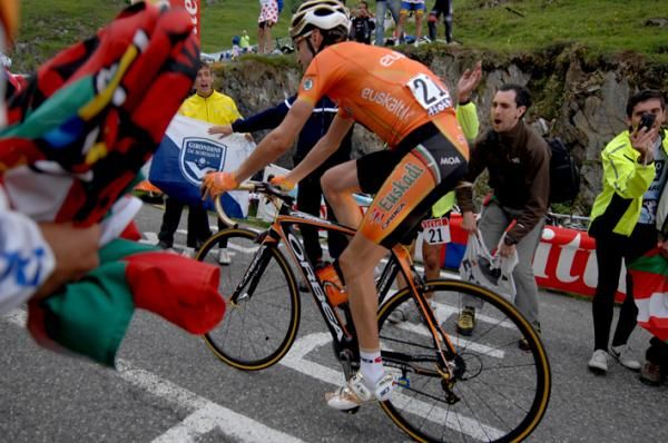 Sanchez on the climb to Luz Ardiden.