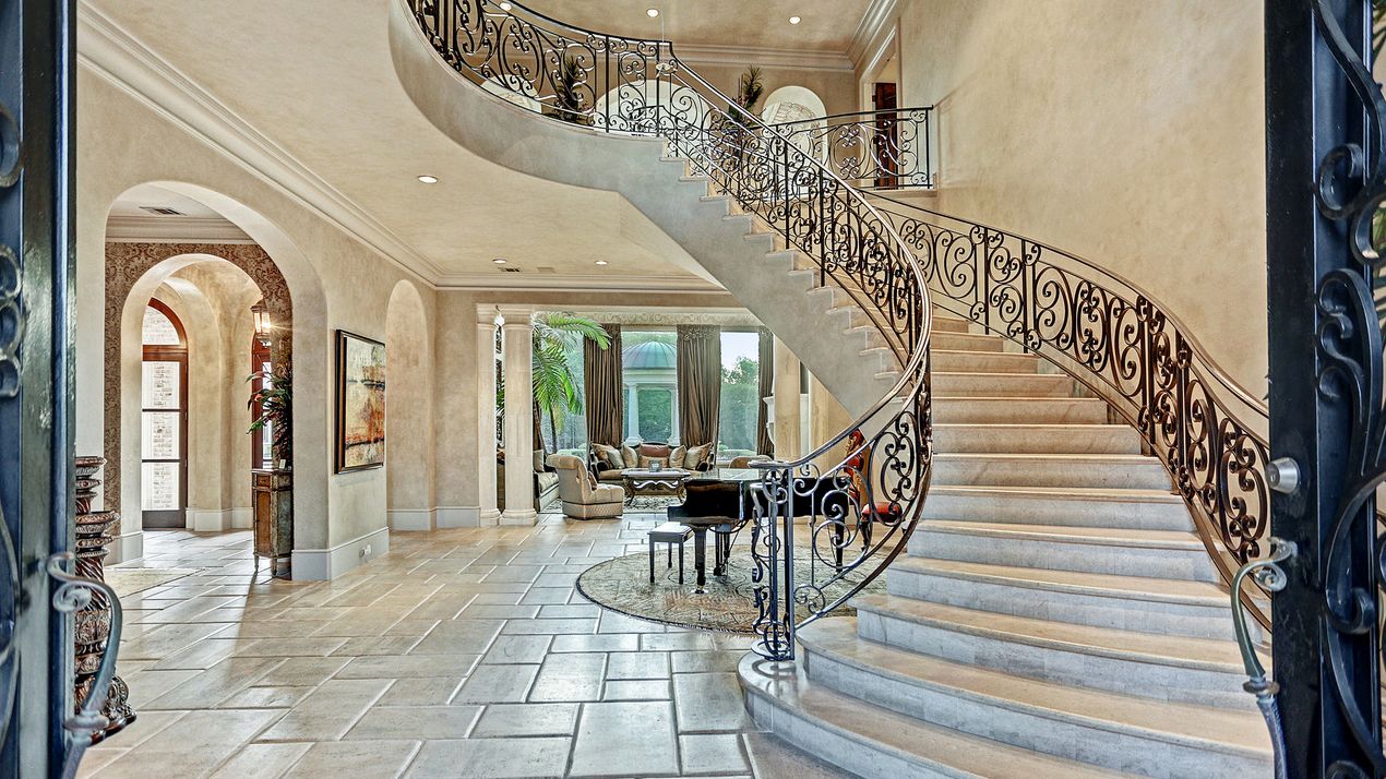 Tracy McGrady&#039;s hallway with sweeping staircase