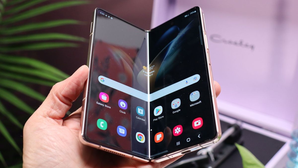 Samsung Galaxy Z Fold 4 partial fold