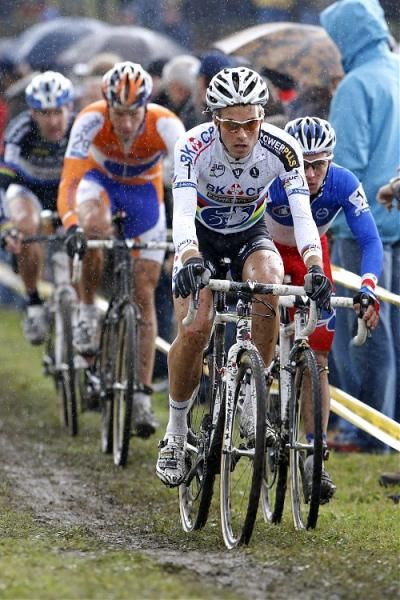World champion Niels Albert (BKCP-Powerplus) leads French national champion Francis Mourey (Fran&ccedil;aise des Jeux).