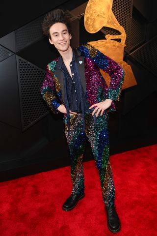 Jacob Collier wearing a blue heart pin at the 2025 grammys