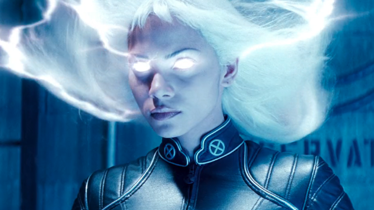 Halle Berry using Storm powers in X-Men