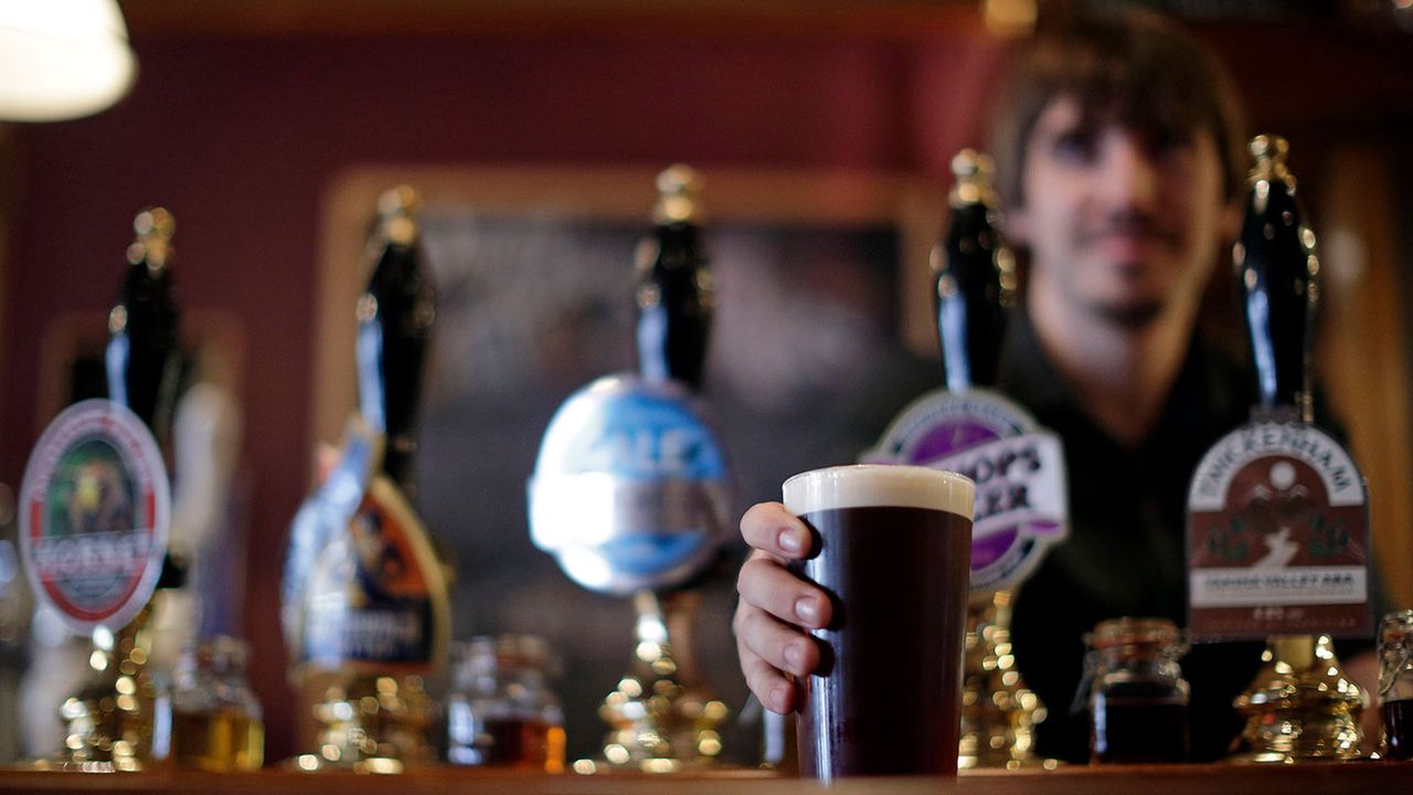 JD Wetherspoon barman serving a pint of beer © Matthew Lloyd/Bloomberg via Getty Images