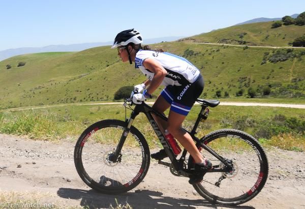 Kelli Emmett (Team Giant) hammering up the hill