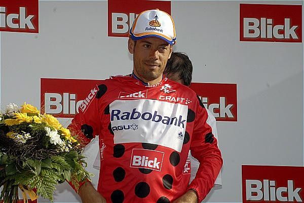 Oscar Freire Gomez (Rabobank) is the points leader and gets the "lady bug jersey"