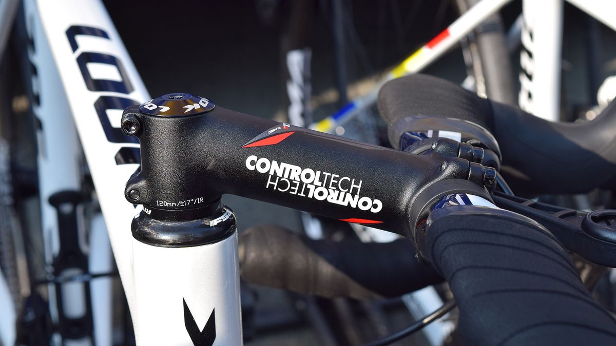 Aero handlebars and a negative 17-degree stem for this Delko Marseille Provence rider
