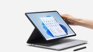 Surface Laptop Studio med skärmen i canvas-läget