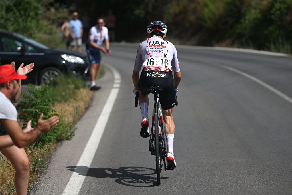 GRANADA SPAIN AUGUST 25 Adam Yates of The United Kingdom and UAE Team Emirates competes in the breakaway during the La Vuelta 79th Tour of Spain 2024 Stage 9 a 1785km stage from Motril to Granada UCIWT on August 25 2024 in Granada Spain Photo by Dario BelingheriGetty Images