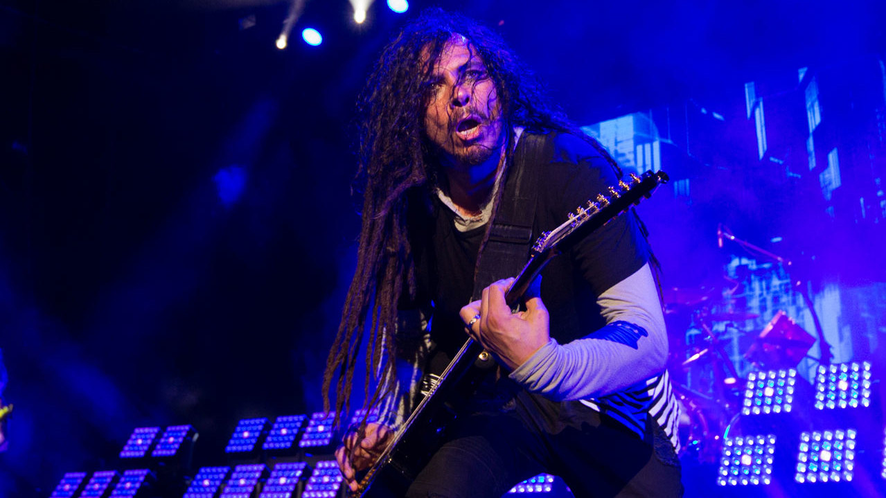 Munky performing with Korn at Irvine Meadows Amphitheatre, July 2016