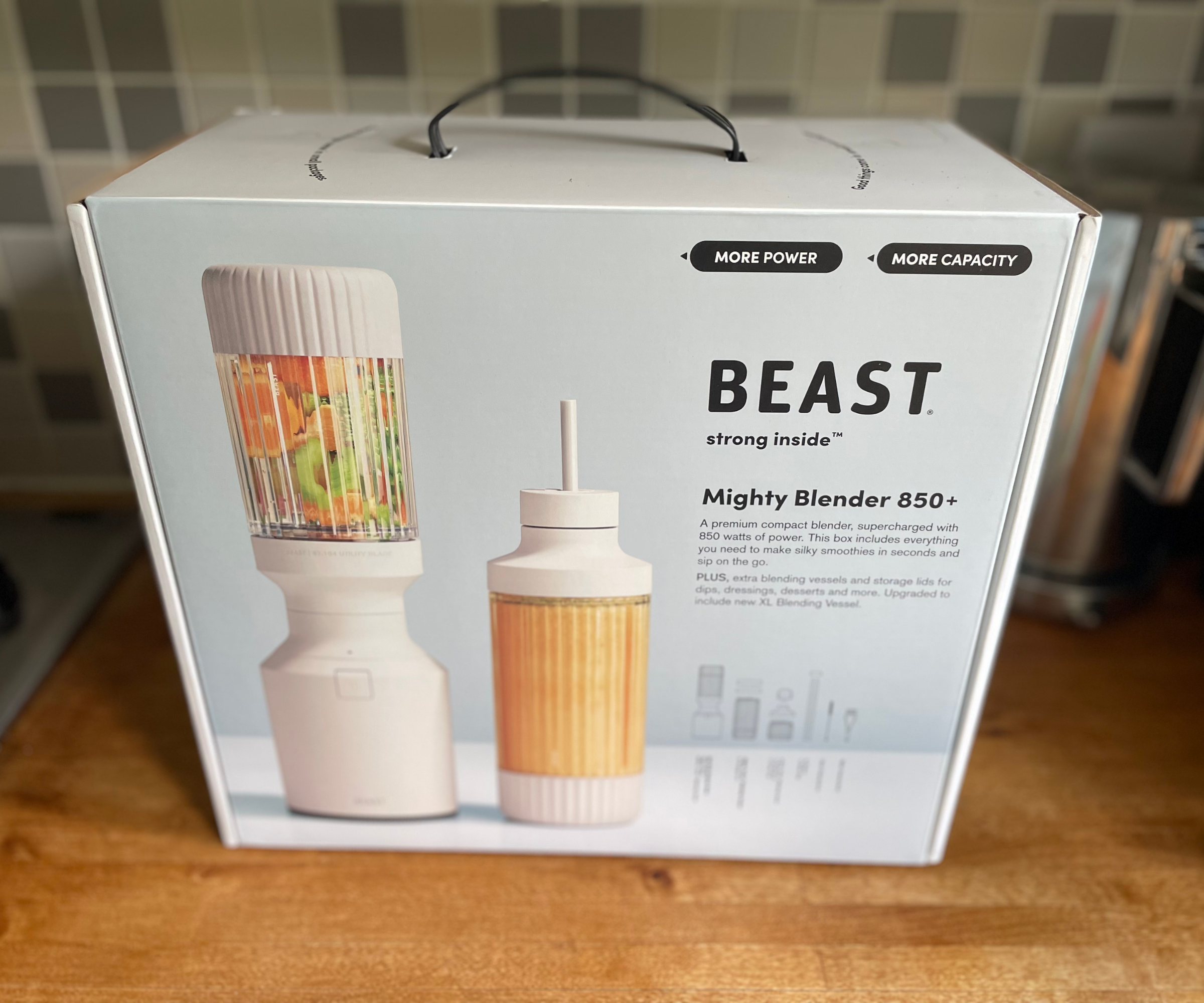 Blender Personnel Beast Mighty 850W - Puissant, Compact, Pour Smoothies, Glace, Sauces - Avec 3 Récipients, Couvercles Voyage