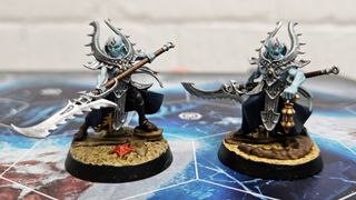 Two Aelven warriors stand on the Warhammer Underworlds: Deathgorge board